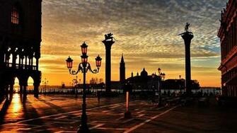 Venice City Street Background Wallpaper