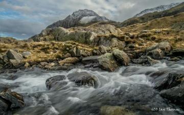 River Past Tryfan Mountain In Snowdonia National Wallpaper
