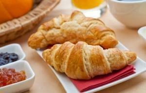 Croissant HD Wallpaper