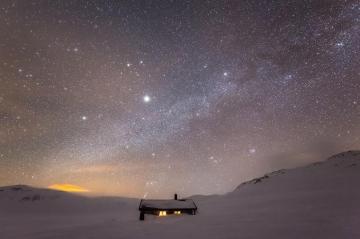 Meet The Photographer Behind Milky Way Wallpaper On Your