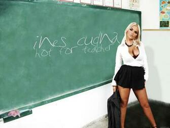 Ines Cudna Wallpaper