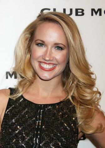 Anna Camp Pictures