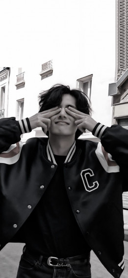 Stunning Tae Wallpaper