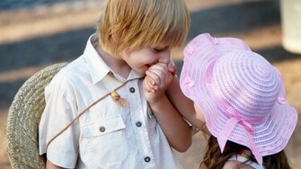 Cute Little Baby Boy And Girl In Love HD Wallpaper