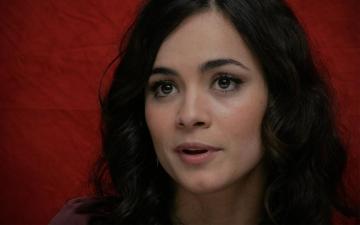 Alice Braga HD Wallpaper Background Image
