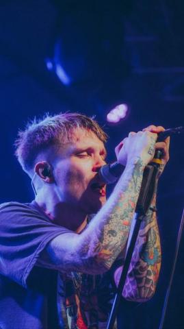 Ben Barlow Neck Deep Perjalanan Malam