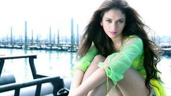 Aditi Rao Hydari HD Wallpaper WqHD Desktop Tab