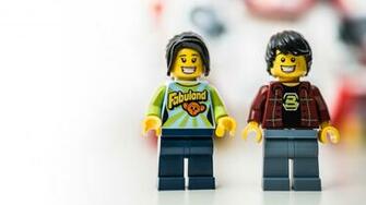 Wallpaper Lego Minifigures Fabu M Dchen Und Blacktron Junge Vor Dem