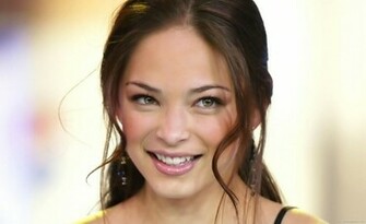 Kristin Kreuk Glamorous Wallpaper