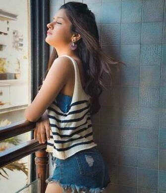 Avneet Kaur HD Pics Image Wallpaper