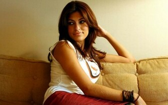 Eva Mendes On Sofa Wallpaper HD