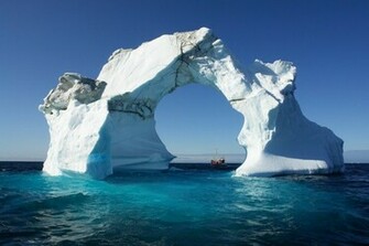 Iceberg Wallpaper