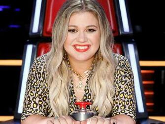 Kelly Clarkson Set To Present At Golden Globe Awards