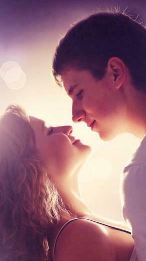Couple Kissing iPhone Wallpaper