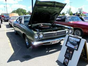 Plymouth Road Runner Muscle Car Wallpaper