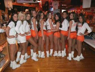 Hooters Wallpaper