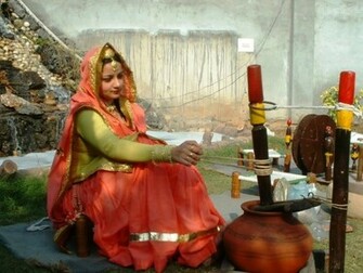 Femme Au Foyer Panjabi Wallpaper