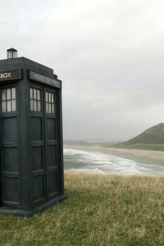 Tardis iPhone Retina Wallpaper Doctor Who