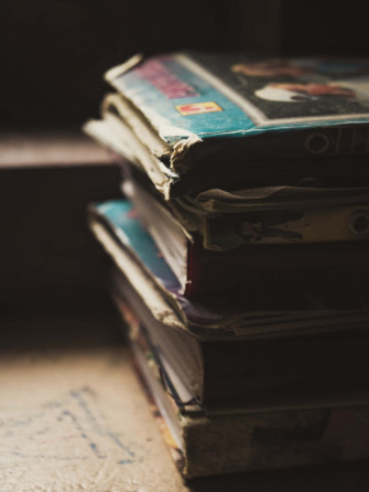 Vintage Girl Aesthetic Wallpaper