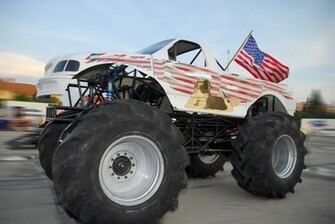 Beauty Monster Truck Wallpaper Grave Digger