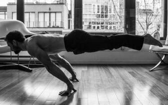 Wallpaper Man Chalk Box Cross Fit Planche