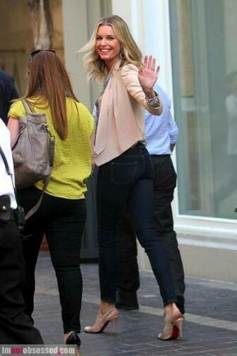 Rebecca Romijn Goes To The Grove Jeans