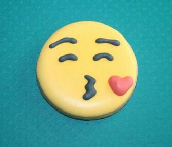 Kiss Emoticon iPhone Even In Emoji That Last