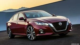 Nissan Altima Front Three Quarter HD Wallpaper