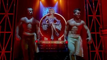 Alexa Played By Izabella Miko Enters The Dance Off Podium