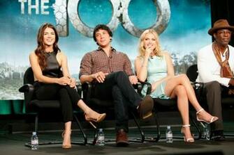 Left With Co Stars At The Cw Press Tour Session For