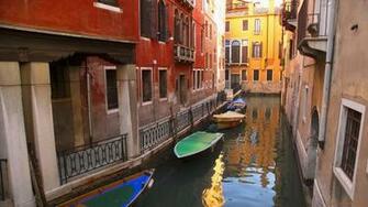 Small Alley In Venice Wallpaper Freshwallpaper