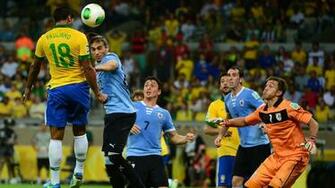 Brazilian Paulinho Against Uruguay Wallpaper Football