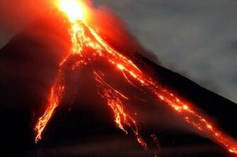 Couple S Stunning Wedding Pics As Mayon Volcano Erupts In The