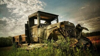 Rusty Tractor Wallpaper
