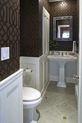 Wainscoting With Wallpaper