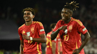 El Gran Impacto Mundial De Los Inseparables Nico Williams Y Lamine Wallpaper