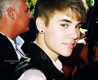 Justin Bieber Smiley Picc News And Wallpaper