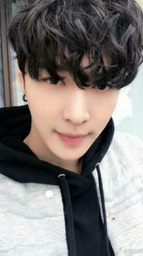 Exo Lay Wallpaper Discovered By H Lal On We Heart It
