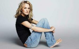 Carrie Underwood With Black Shirt And Jeans Wallpaper