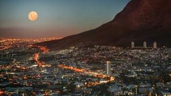 Wallpaper Moon Over Big City HD Desktop