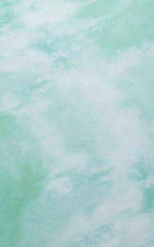 Le Tie And Dye A Fait Son Retour S Imposant Comme La Tendance Mode