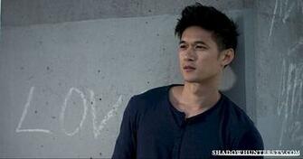 Magnus Bane Shadowhunters Tv Show Wallpaper