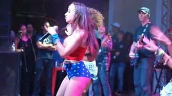 Mc Anitta Wonder Woman Cosplay Dancer Flash By C