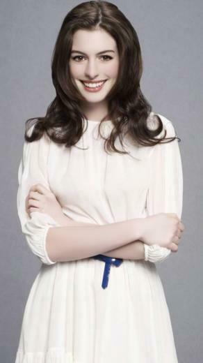 Anne Hathaway Smile Wallpaper iPhone
