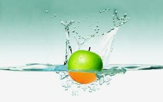 Wallpapernarium Una Manzana Verde Que Cae Al Agua Volvi Ndose