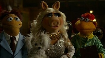 Walter Miss Piggy Muppets Most Wanted Movie HD Wallpaper
