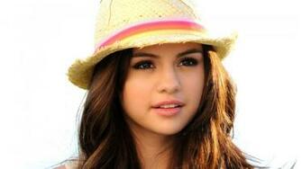 Selena Gomez Wallpaper
