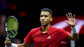 Felix Auger Aliassime Hand Up Wallpaper