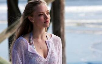 Leg Show Amanda Seyfried Cute Smile Wallpaper