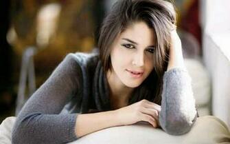 Hollywood Actress Relax On Bed Wallpaper